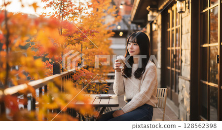 Women's relaxing time on the autumn terrace, cafe time 128562398