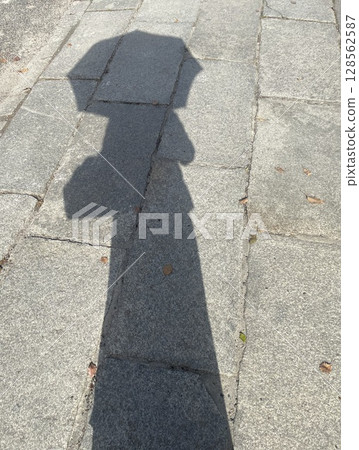 Woman's Shadow 128562587