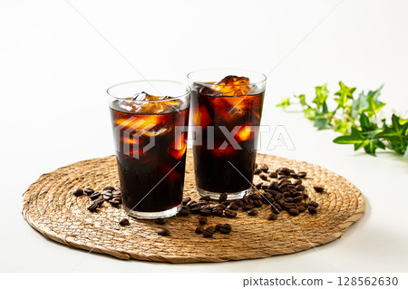Iced coffee and coffee beans 128562630