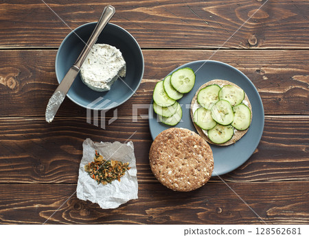 Sandwich with cheese 128562681