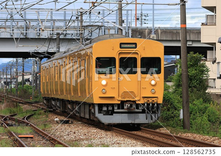 [JR West Japan] Kumoha 115 Series 1600 (Sanyo Main Line: Nakasho Station) 128562735