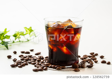 Iced coffee and coffee beans 128562739