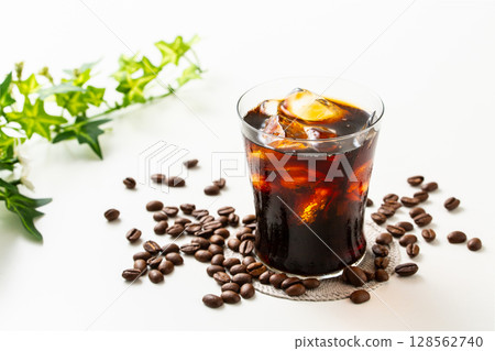 Iced coffee and coffee beans 128562740