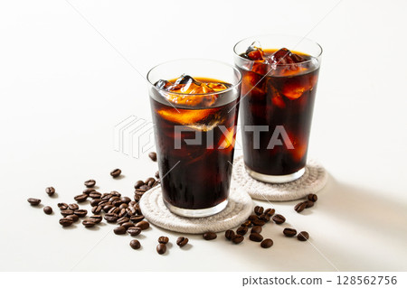 Iced coffee and coffee beans 128562756