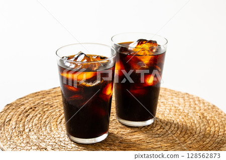 Iced coffee at the drink bar 128562873