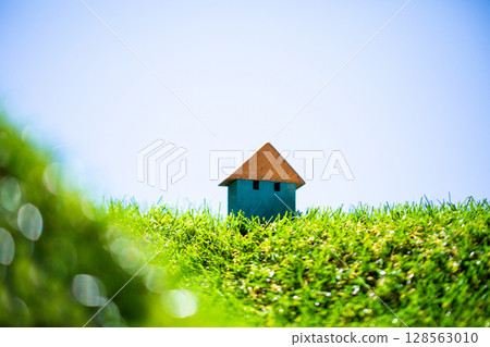 Image of housing 128563010