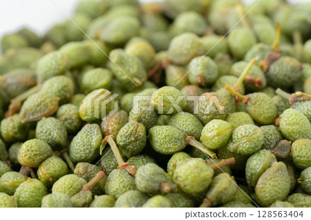 Close-up of Japanese pepper berries (sansho berries) 128563404
