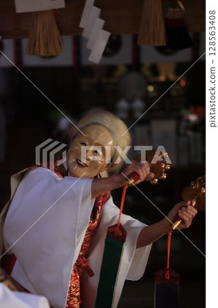 Granny Yamaga 128563408