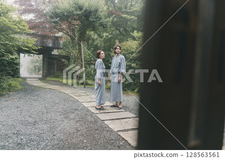 觀光客 遊客 旅行者 128563561