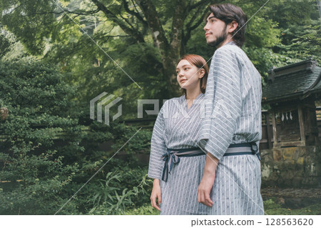 觀光客 遊客 旅行者 128563620