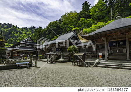 德島縣神山町八十八道四國道12號燒山寺本堂、大師堂 128564277