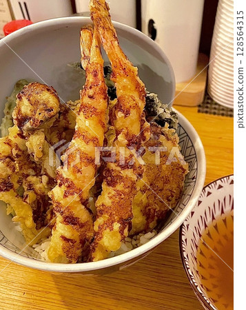 Ebi furai, crispy Japanese deep-fried shrimp, coated in golden panko breadcrumbs. A delicious and crunchy seafood dish, often paired with tartar sauce or served alongside fresh salad. Ebi furai, crispy Japanese deep-fried shrimp, coated in golden panko breadcrumbs. A delicious and crunchy seafood dish, often paired with tartar sauce or served alongside fresh salad. 128564315