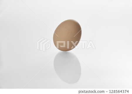 Red onion egg on white background 128564374