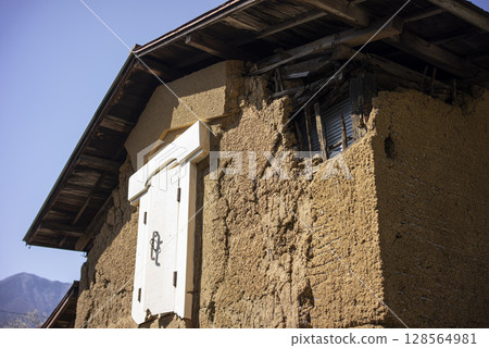 景觀與倉庫 景觀與倉庫 128564981