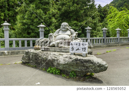 四國88所寺廟中的第12所：德島縣神山町彌木山寺參道 128565052