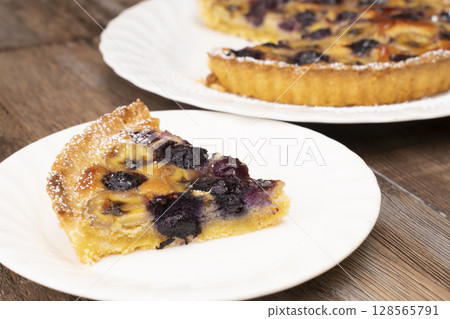 Baked fruit tart 128565791