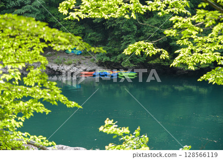 Shiramaru lake 128566119