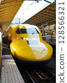 Doctor Yellow stopping at Tokyo Station 128566321