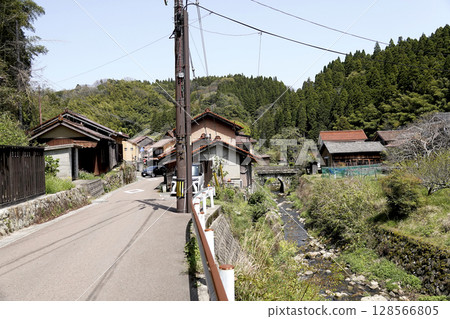 Iwami Ginzan Townscape District View of the Ginzan River and the stone arch bridge Iwami Ginzan Townscape District View of the Ginzan River and the stone arch bridge 128566805