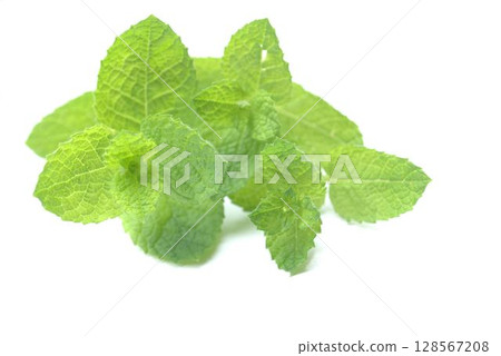Fresh peppermint leaves 128567208