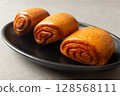 Traditional Fried Chinese Flower Bun with Wrinkled Texture 128568111