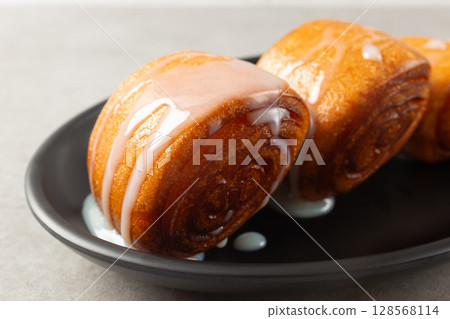 Traditional Fried Chinese Flower Bun with Wrinkled Texture Traditional Fried Chinese Flower Bun with Wrinkled Texture 128568114
