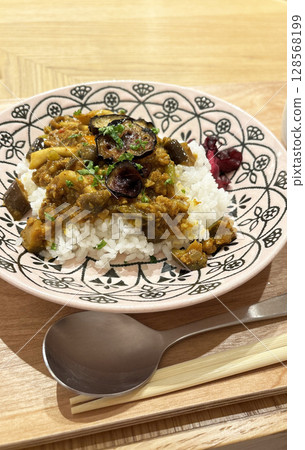 Delicious looking rice bowl 128568199