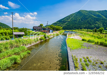 Lake Biwa in summer, Nagahama City, Shiga Prefecture Lake Biwa in summer, Nagahama City, Shiga Prefecture 128568232