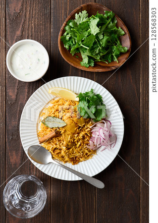 Chicken billi 128568303