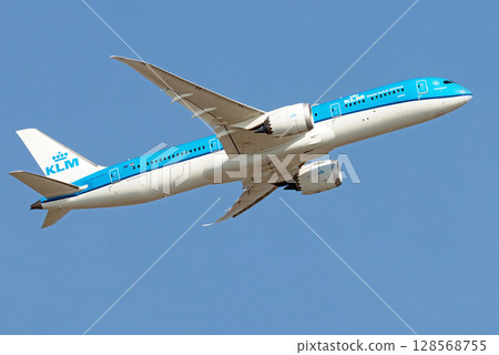 KLM Boeing 789 takeoff climb 128568755