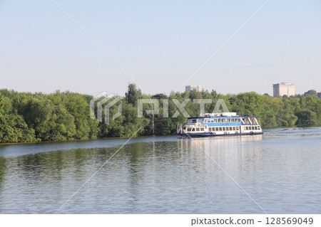 View of the Moscow River from Kolomenskoye Park, July 2022. View of the Moscow River from Kolomenskoye Park, July 2022. 128569049