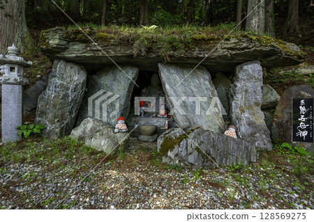 12th of the 88 Shikoku Pilgrimage Route, Yakisanji Temple, Kishimojin, Kamiyama Town, Tokushima Prefecture 12th of the 88 Shikoku Pilgrimage Route, Yakisanji Temple, Kishimojin, Kamiyama Town, Tokushima Prefecture 128569275