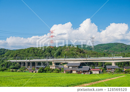 The viaduct of the Kosei Line passing through the rural areas of Nishiasai Town, Nagahama City, Shiga Prefecture The viaduct of the Kosei Line passing through the rural areas of Nishiasai Town, Nagahama City, Shiga Prefecture 128569320