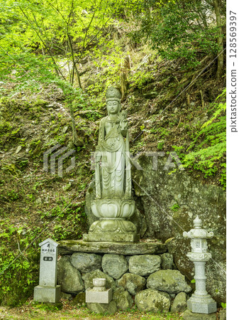 12th of the 88 Shikoku Pilgrimage Temples: Yakisanji Temple, Thirteen Buddhas (Avalokitesvara Bodhisattva), Kamiyama Town, Tokushima Prefecture 128569397