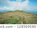 The ridgeline connecting Mt. Hirashira and Mt. Sennokura 128569580