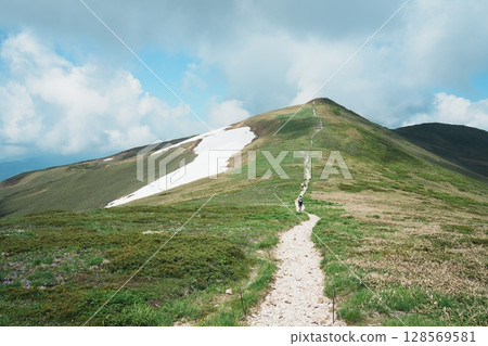 The hiking trail leading to Mt. Hirashira The hiking trail leading to Mt. Hirashira 128569581