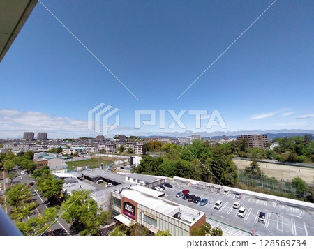 Korigaoka, Hirakata City: Supermarket KOHYO and the streetscape 128569734