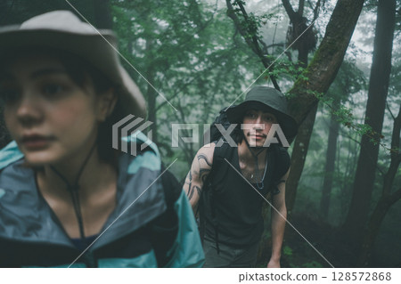 sex, trekking, mountain climbing 128572868