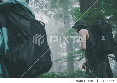 男人和女人 男女 徒步旅行 128572876