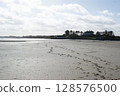 Low tide on a sandy coast. Ireland Laytown. 128576500