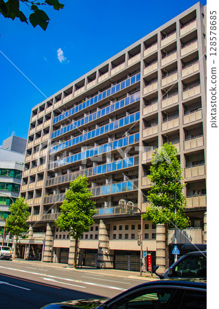 烏丸大街（烏丸五條至烏丸四條）的天空與建築 128578685