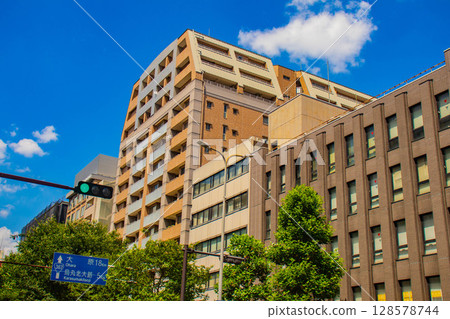 The sky and buildings of Karasuma Street (from Karasuma-Gojo to Karasuma-Shijo) The sky and buildings of Karasuma Street (from Karasuma-Gojo to Karasuma-Shijo) 128578744