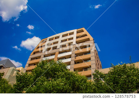 The sky and buildings of Karasuma Street (from Karasuma-Gojo to Karasuma-Shijo) 128578753