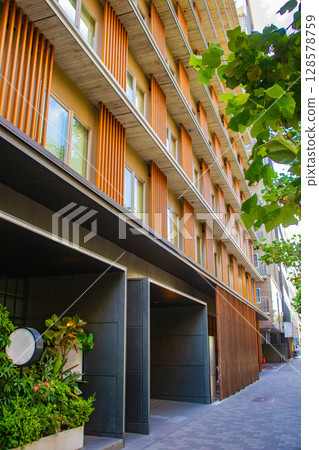 The sky and buildings of Karasuma Street (from Karasuma-Gojo to Karasuma-Shijo) The sky and buildings of Karasuma Street (from Karasuma-Gojo to Karasuma-Shijo) 128578759