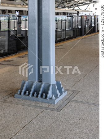 Nut and bolt, Bolting to flange face, bolt tight to equipment Nut and bolt, Bolting to flange face, bolt tight to equipment 128579030