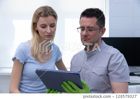 Engaging Discussion Between a Healthcare Professional and a Patient with a Focus on Digital Health Solutions in a Modern Medical Environment 128579327