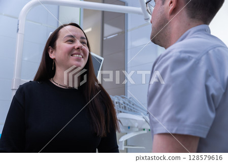 Professional Dental Consultation: Engaging Communication Between Patient and Dentist in Modern Clinic Setting 128579616