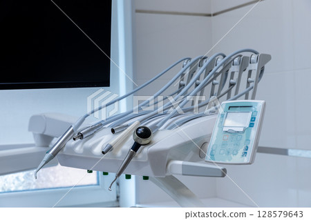Modern Dental Equipment and Tools in a Well-Designed Clinic Setting, Featuring Hygienic and Advanced Technology for Patient Comfort and Care 128579643
