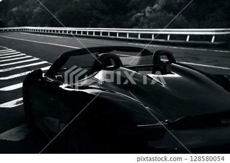 閃亮的黑色敞篷車 128580054