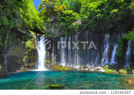 [Shizuoka Prefecture] Shiraito Falls under clear skies 128580387